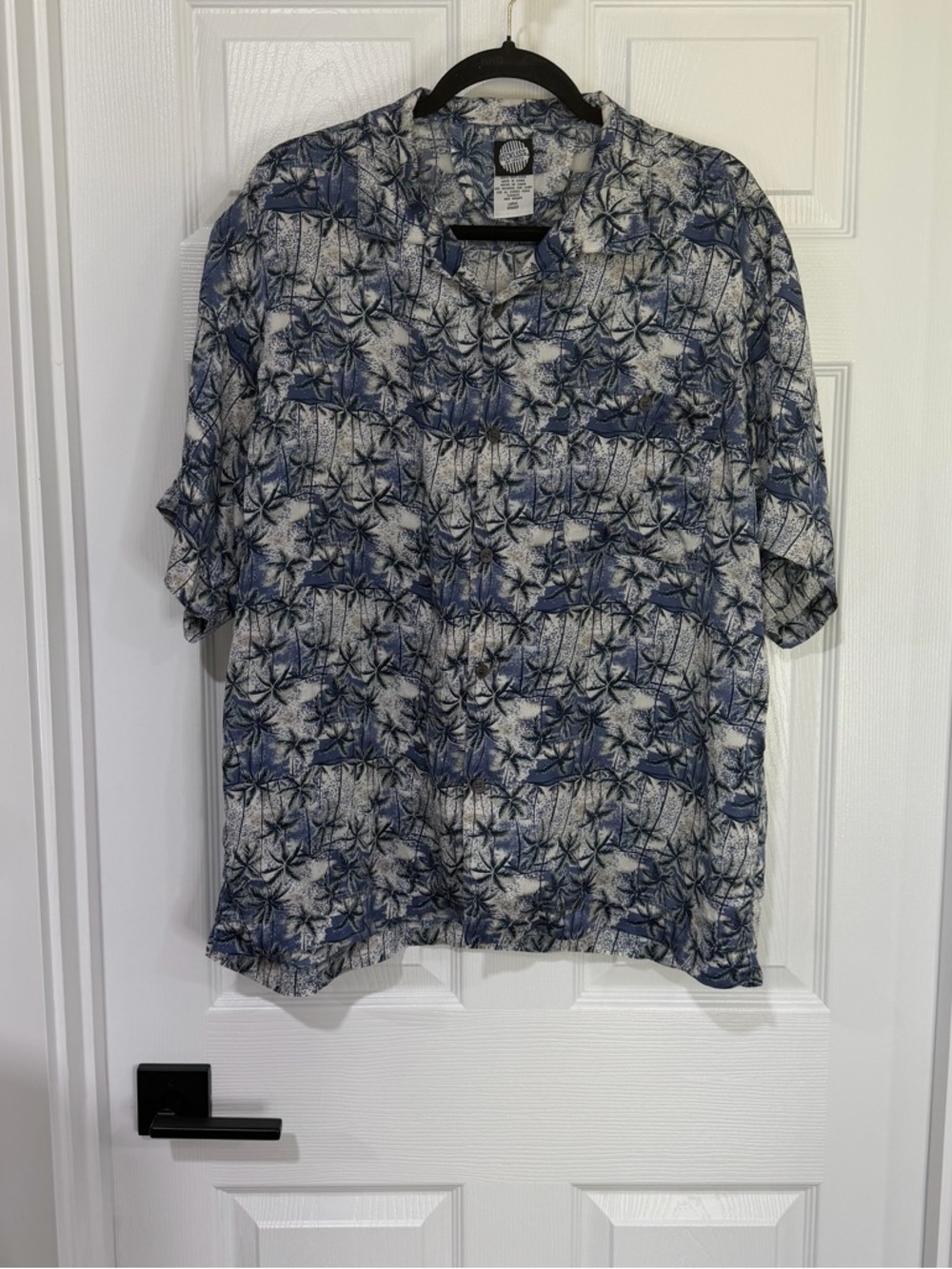 💯 SILK VTG Blue Palm-Print Button Down Shirt - Men's perfect for Vacation